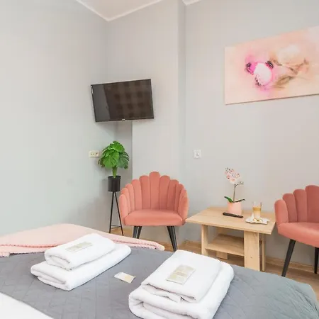 לינה וארוחת בוקר Monika